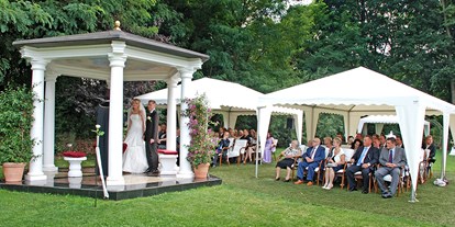 Hochzeit - Hochzeits-Stil: Vintage - PLZ 10317 (Deutschland) - Pavillon und Kuppelzelt auf Burgwiese - The Lakeside Burghotel zu Strausberg