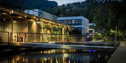 Hochzeit - Hochzeitsessen: À la carte - Thalheim bei Wels - Blick auf das JKU Teichwerk in Linz. - JKU Teichwerk