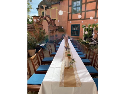 Hochzeit - Geeignet für: Vernissage oder Empfang - Sommersdorf (Mecklenburgische Seenplatte) - Hof der Wasserburg für Feiern im familiären Rahmen - Wasserburg Turow