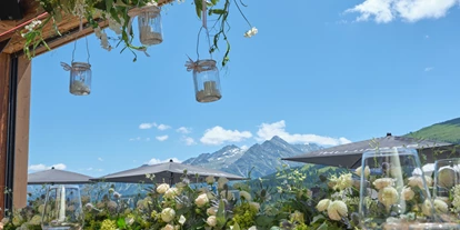 Hochzeit - Hochzeitsessen: 5-Gänge Hochzeitsmenü - Reith im Alpbachtal - Tischdeko | Lifestyle Hochzeit | Susi Alm | Sommer 2020 - MY ALPENWELT Resort****SUPERIOR