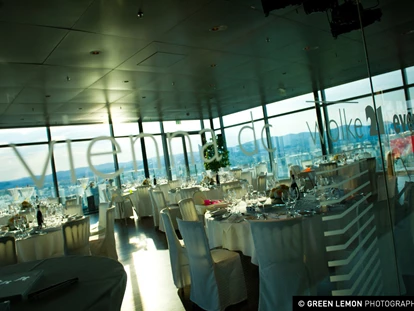 Wedding - barrierefreie Location - Baden (Baden) - Der Innenbereich der Wolke21 mit Blick auf Wien.
 - wolke21 im Saturn Tower