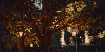 Hochzeit - Herbsthochzeit - Wagendorf (Sankt Veit in der Südsteiermark) - Abendliche Stimmung mit viel Romantik und Gefühl am Weingut Hirschmugl. - Hirschmugl - Domaene am Seggauberg