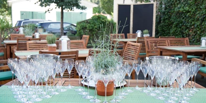 Wedding - Preisniveau: moderat - Tieschen - Der Gastgarten des Gasthaus Gross, in der Steiermark, eignet sich ideal für einen Sektempfang im Freien. - Gasthaus GROSS