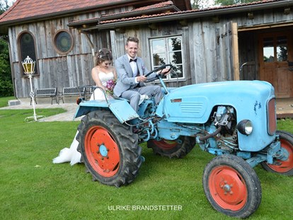 Hochzeit - Art der Location: Bauernhof/Landhaus - Österreich - Brautpaar mit Warchalovski - Vedahof - Gramastetten