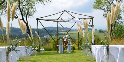 Hochzeit - Art der Location: Bauernhof/Landhaus - PLZ 4490 (Österreich) - Zeremonie im Obstgarten - Vedahof - Gramastetten