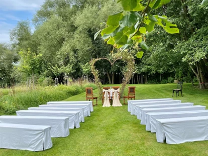 Hochzeit - Hochzeits-Stil: Traditionell - Königsdorf (Sankt Veit im Mühlkreis, Oberneukirchen) - Zeremonie vorm Rosenherz - Vedahof - Gramastetten