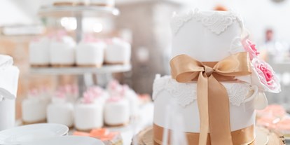 Hochzeit - Geeignet für: Firmenweihnachtsfeier - Halbturn - Himmelblau Rust - Hochzeit im Vintage Haus