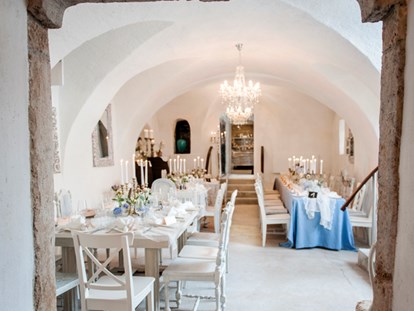 Hochzeit - Umgebung: in Weingärten - Göttlesbrunn - Der Festsaal im Gewölbe des Himmelblau. - Himmelblau Rust - Hochzeit im Vintage Haus