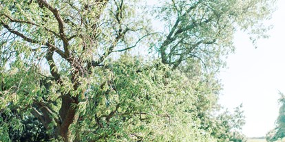 Hochzeit - Art der Location: im Freien - Ab 2017 sind auch Trauungen in unserem Weingarten mit Blick auf den See möglich! - Himmelblau Rust - Hochzeit im Vintage Haus
