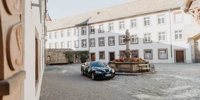 Mariage - Geeignet für: Seminare und Meetings - Region Schwaben - Die prunkvolle Zufahrt zur Burg Stettenfels in Baden-Württemberg. - Burg Stettenfels