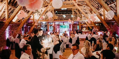 Nozze - Rodgau - Der rustikale Festsaal bietet ausreichend Platz für eine unvergessliche Hochzeitsfeier in Hessen. - Gut Hühnerhof