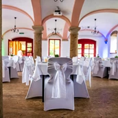 Trouwlocatie - Der große Festsaal des Jugendgästehaus Liebethal in Prina lädt zu einer Hochzeitsfeier. - Jugendgästehaus LIEBETHAL