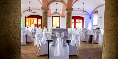Wedding - Pirna - Der große Festsaal des Jugendgästehaus Liebethal in Prina lädt zu einer Hochzeitsfeier. - Jugendgästehaus LIEBETHAL