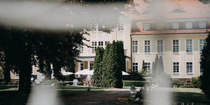 Hochzeit - Art der Location: im Freien - Brandenburg Süd - Die Hochzeitslocation Schloss Wulkow. - Schloss Wulkow