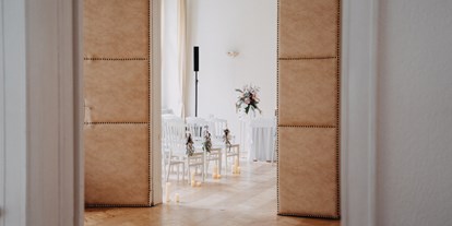 Hochzeit - Hochzeits-Stil: Boho - Strausberg - Der Trauungssaal des Schloss Wulkow in Brandenburg. - Schloss Wulkow