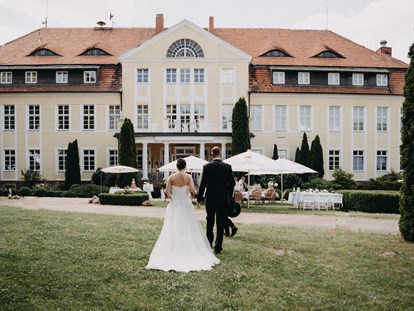 Hochzeit - Hochzeits-Stil: Traditionell - Neulewin - Die Hochzeitslocation Schloss Wulkow in Brandenburg. - Schloss Wulkow