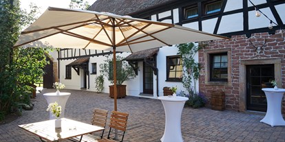 Hochzeit - PLZ 76855 (Deutschland) - Der Innenhof des Gut Rehbach eignet sich ideal für einen Sektempfang. - Gut Rehbach