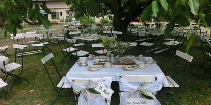Hochzeit - Umgebung: am Fluss - Kaffee & Kuchen unter´m alten Nussbaum - Alte Försterei
