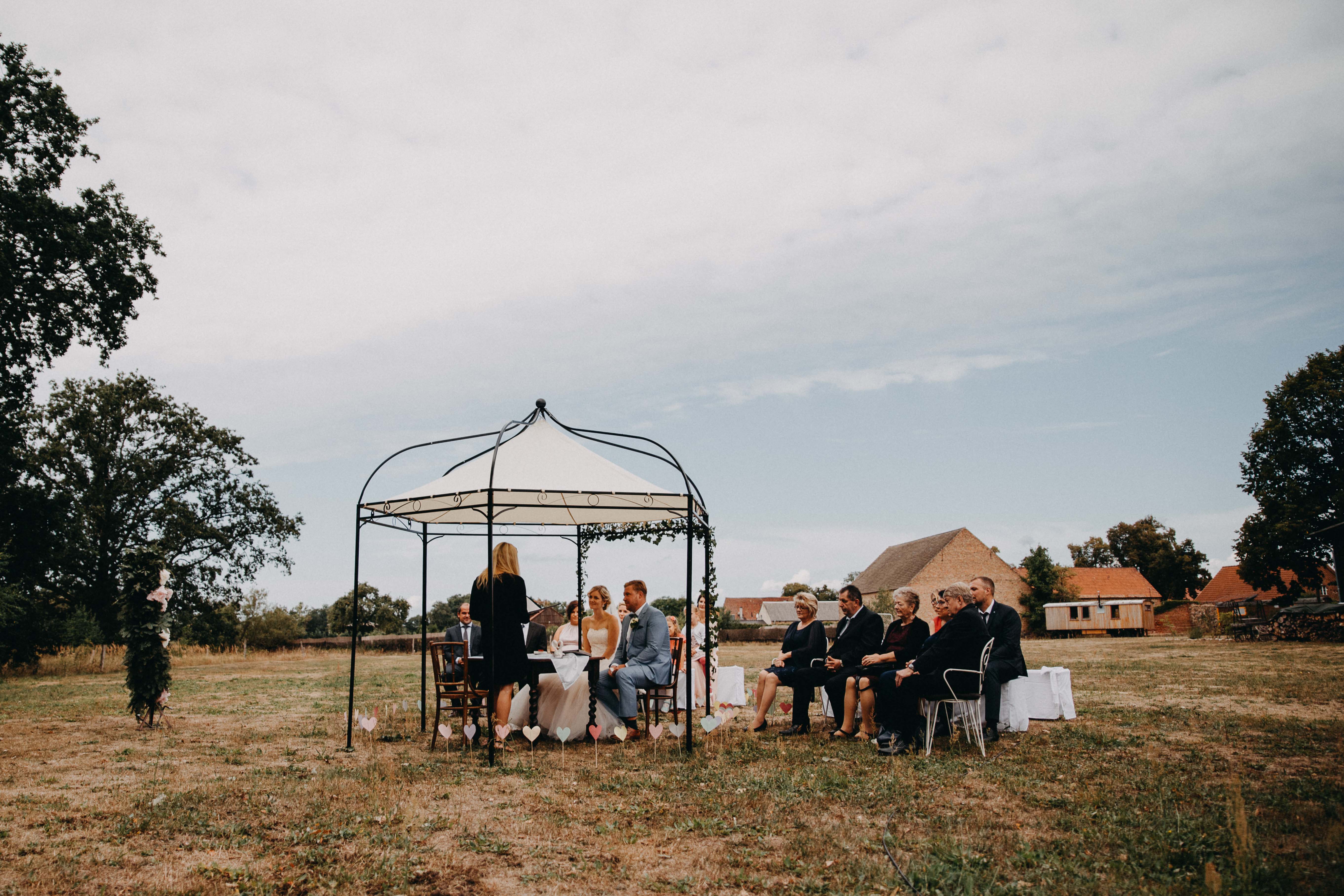 Hochzeitslocation - ...der Trauort auf der großen Wiese für freie, kirchliche oder standesamtliche Trauungen... - Alte Försterei