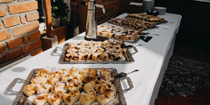 Hochzeit - Brandenburg Süd - Kuchenbuffet im Landhaus Alte Schmiede. - Landhaus Alte Schmiede