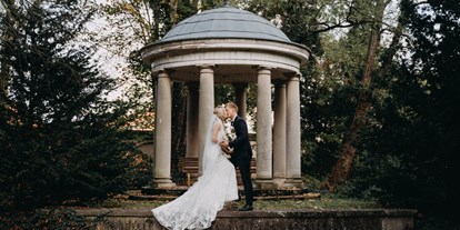 Hochzeit - Waßmannsdorf - Der Schlossgarten bietet zahlreiche tolle Spots für Brautpaarshootings. - Schloss Blankensee
