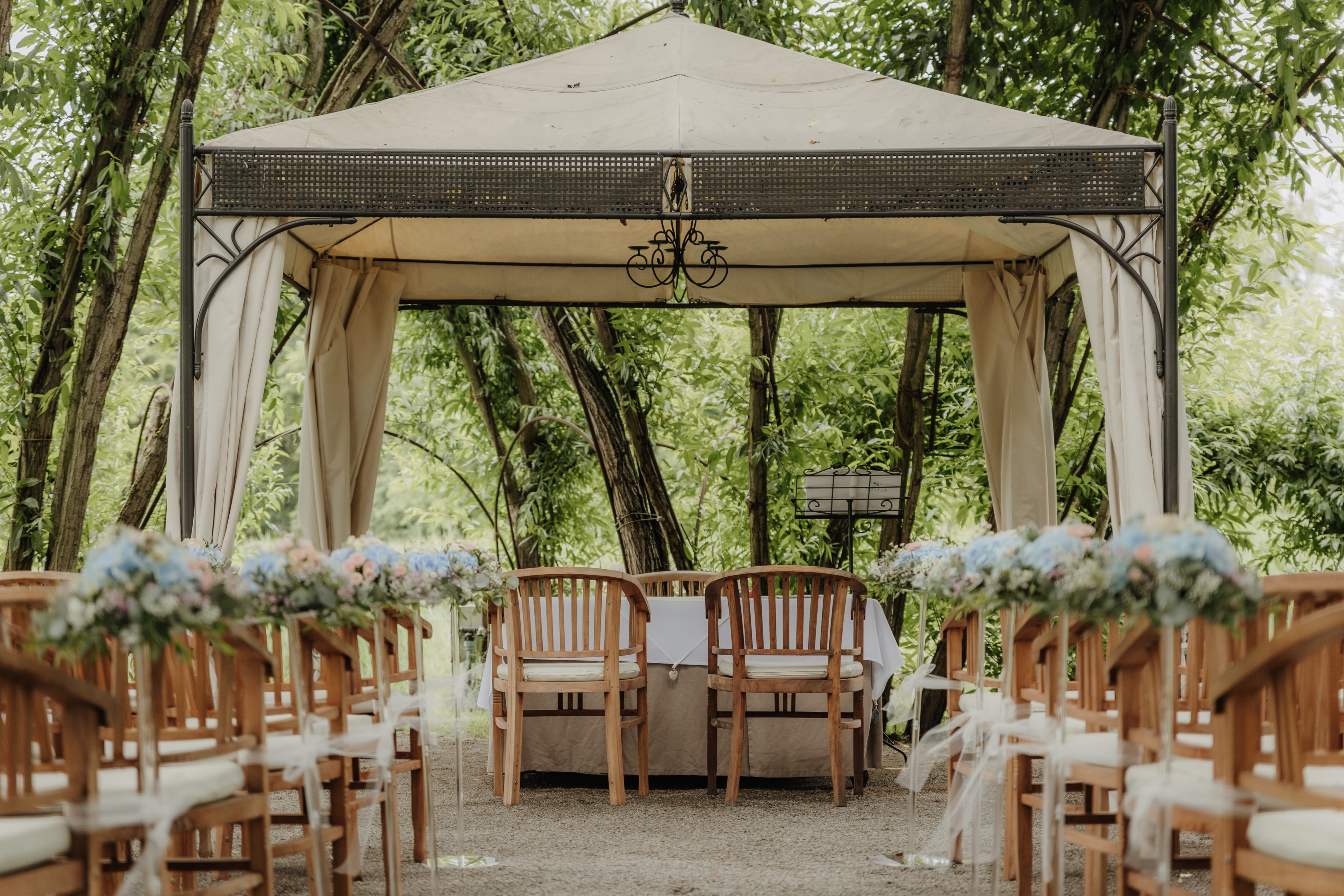 Hochzeit: Eine intime Trauung im grünen Weidendom  - Spreewaldresort Seinerzeit