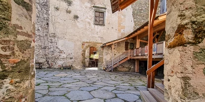 Nozze - nächstes Hotel - Turrach - Der Eingang in die Burg und direkt in den natürlichen Innenhof. - Alte Burg Gmünd