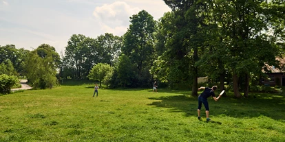 Bruiloft - Seenplatte - Im Kultur-Gut Wrechen findet ihr ausreichend Platz für Ballspiele für die ganze Familie. - Kultur-Gut Wrechen
