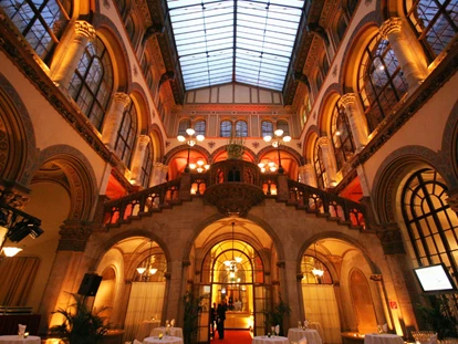 Wedding - nächstes Hotel - Wien Ottakring - mediterraner Arkadenhof - Palais Ferstel