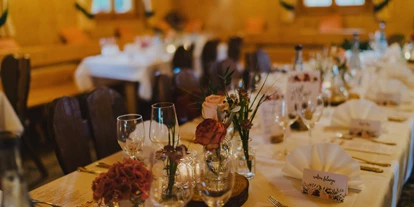 Mariage - Trauung im Freien - Korntal-Münchingen - Passende Tischdekoration für eure Hochzeitsfarben. - Forsthof Almhütte