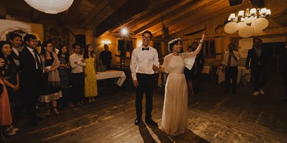 Hochzeit - Hochzeits-Stil: Rustic - Möglingen - Die Tanzfläche der Forsthofalm. - Forsthof Almhütte