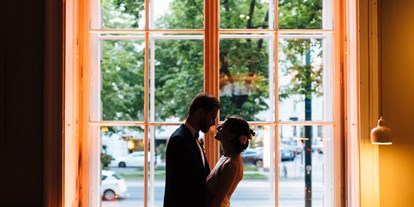 Hochzeit - Arbesthal - Tolle Spots für beeindruckende Hochzeitsfotos soweit das Auge reicht. - Salonplafond im MAK