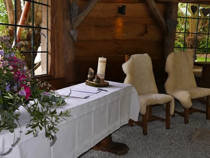 Wedding - Geeignet für: Seminare und Meetings - Germany - Trauung unter der Remise im Garten - Eventbauernhof Sprikeltrix