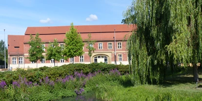 Bruiloft - Geeignet für: Seminare und Meetings - Brandenburg - Ansicht des Hotels vom gegenüber liegenden Nuthepark - Hotel VIERSEITHOF Luckenwalde
