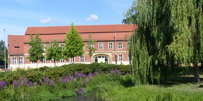 Hochzeit - Kirche - Jühnsdorf - Ansicht des Hotels vom gegenüber liegenden Nuthepark - Hotel VIERSEITHOF Luckenwalde