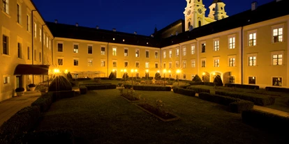 Hochzeit - Geeignet für: Gala, Tanzabend und Bälle - Bach (Waldzell) - Schlosshotel Mondsee bei Nacht - Schlosshotel Mondsee