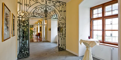 Hochzeit - Geeignet für: Gala, Tanzabend und Bälle - Bach (Waldzell) - historischer Gang im Shlosshotel - Schlosshotel Mondsee