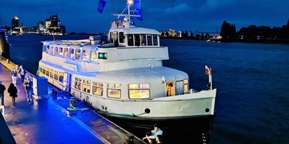Hochzeit - Hamburg - An den Landungsbrücken bei Nacht - Eventschiff Grosser Michel