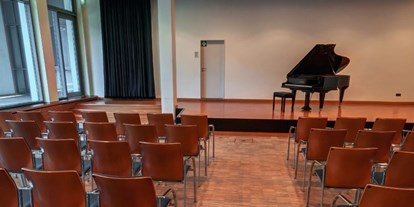 Hochzeit - Geeignet für: Theater und Musical - PLZ 73104 (Deutschland) - Kleiner Saal mit Reihenbestuhlung - K3N – Stadthalle und Kreuzkirche Nürtingen