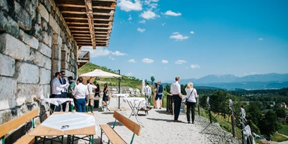 Hochzeit - Geeignet für: Produktpräsentation - Zwein - Auf der Terrasse lässt sich der Wein mit Weitblick genießen. - Restaurant Leiten am Weingut Karnburg
