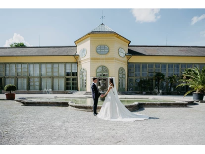 Hochzeit - Art der Location: im Freien - Sooß (Sooß) - Frontansicht der historischen Orangerie - Orangerie im Schlosspark Eisenstadt