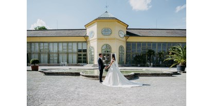 Hochzeit - Hochzeits-Stil: Vintage - Lackendorf - Frontansicht der historischen Orangerie - Orangerie im Schlosspark Eisenstadt