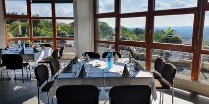Hochzeit - Umgebung: in den Bergen - Meinerzhagen - Bankettraum mit Aussicht - Landhaus Nordhelle