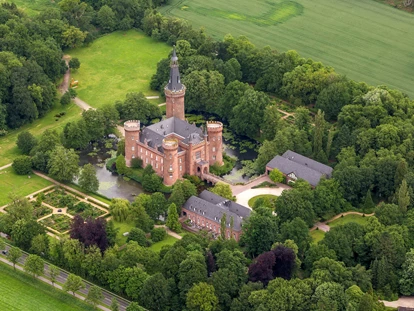Bruiloft - Frühlingshochzeit - Noordrijn-Westfalen - Schloss Moyland Tagen & Feiern