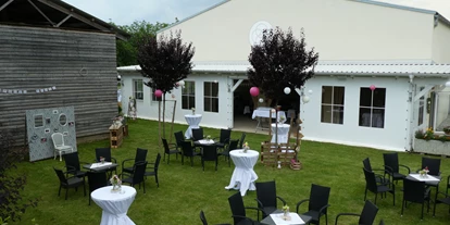 Wedding - Geeignet für: Eventlocation - Baden (Baden) - im Sommer Bestuhlung im Garten + Stehtische  - Probuskeller Döller 