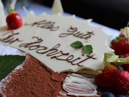Bruiloft - Candybar: Sweettable - Heiningen (Göppingen) - Hochzeits Torte von uns im Haus aus unserer eigenen Konditorei  - Schlosscafe Location & Konditorei / Restaurant