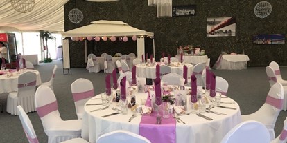 Hochzeit - Art der Location: Restaurant - Schörgendorf (Kapfenberg) - Dieses Mal wurde die Hochzeit nach wünschen des Brautpaares in einen malerischen lila gehalten.  - Flasch City am Freizeitsee