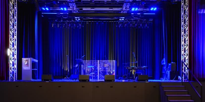 Nozze - barrierefreie Location - Renania-Palatinato - Die Bühne im Festsaal. - Hohenstaufensaal