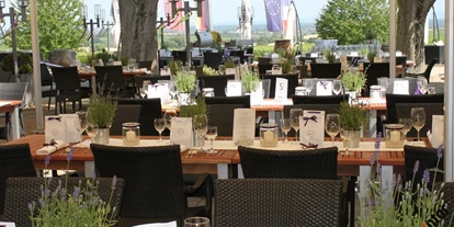 Hochzeit - Umgebung: in Weingärten - Annweiler am Trifels - Die Feier auf der Weintorterrasse - Deutsches Weintor Restaurant