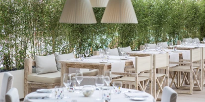Wedding - Veneto - Eine Hochzeitstafel mit Blick auf das Meer. - Falkensteiner Hotel & SPA Jesolo*****